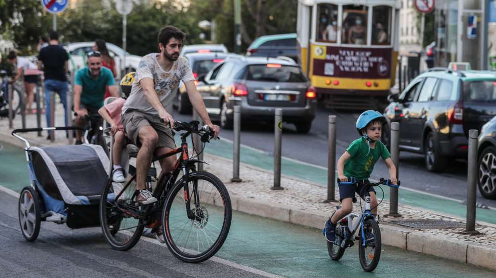 Iniciativa da Associação Massa Crítica, em defesa da Ciclovia da Almirante Reis, que consiste num percurso de bicicleta entre o Marquês de Pombal e a Almirante Reis, em Lisboa, 27 de maio de 2022. TIAGO PETINGA/LUSA