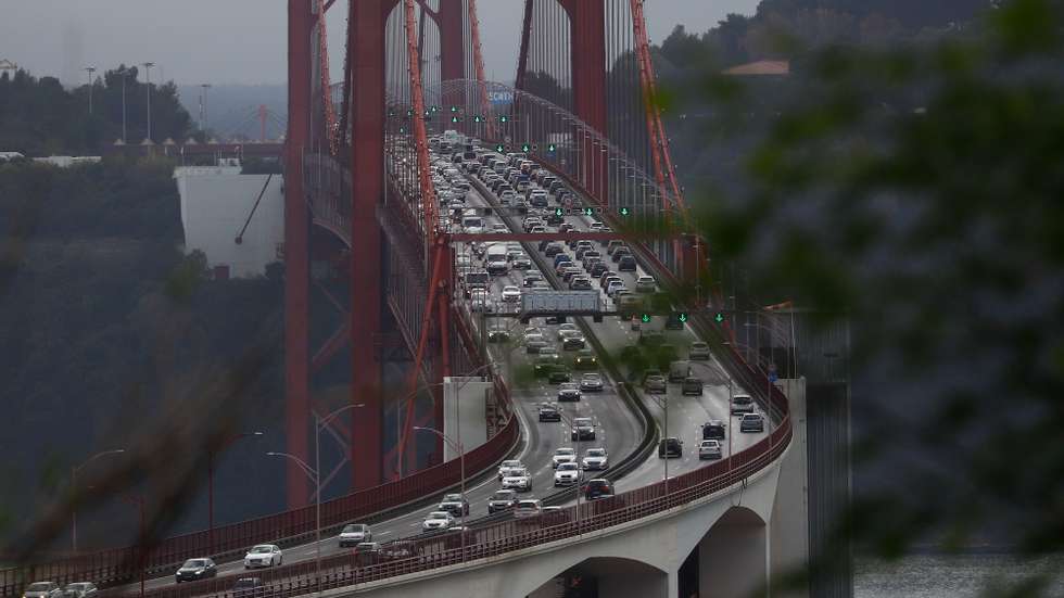 Trânsito na Ponte 25 de Abril, Lisboa, 26 de outubro de 2022. CARLOS M. ALMEIDA/LUSA