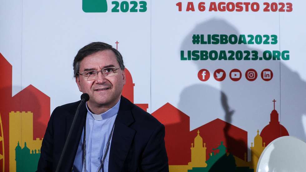 O bispo auxiliar de Lisboa e presidente da Fundação Jornada Mundial da Juventude, Américo Aguiar, fala numa conferência de imprensa sobre a polémica com a construção do altar-palco no Parque Tejo, na sede em Lisboa, 26 de janeiro de 2023. TIAGO PETINGA/LUSA