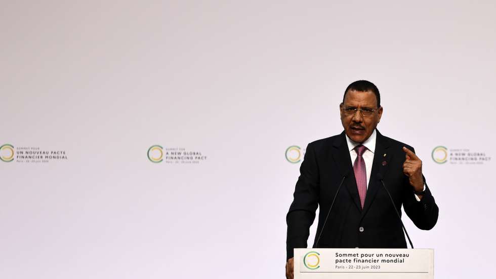 epa10705309 President of Niger, Mohamed Bazoum, delivers a speech during the opening session of the New Global Financial Pact Summit at the Palais Brogniart in Paris, France, 22 June 2023. World leaders, heads of international organizations and activists are gathering in Paris for a two-day summit aimed at seeking better responses to tackle poverty and climate change issues by reshaping the global financial system.  EPA/LUDOVIC MARIN / POOL  MAXPPP OUT