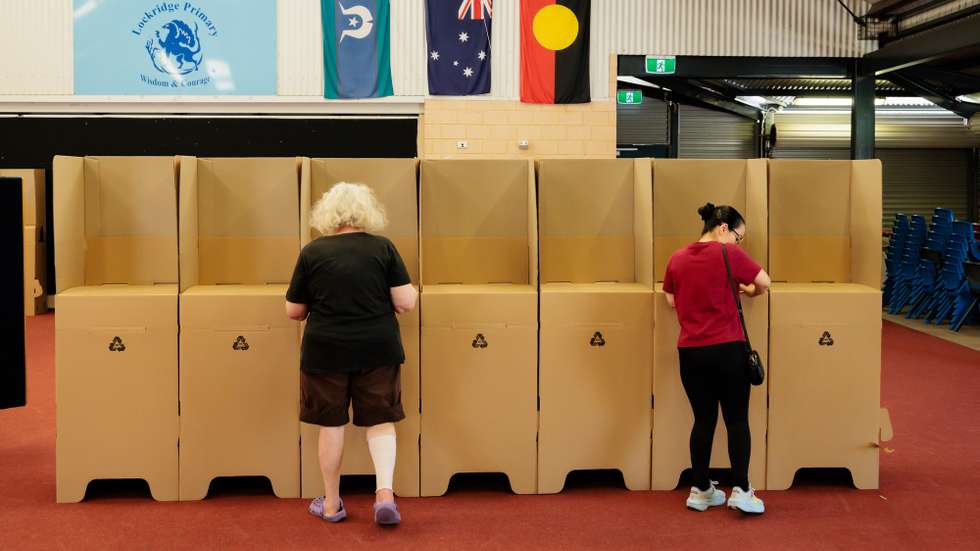 epa10918204 Members of the public vote at Lockridge Primary School voting center in Perth, Australia 14 October 2023. Australians will participate in a historic referendum on 14 October to decide whether Indigenous people will be acknowledged in the country's constitution through the establishment of a new parliamentary advisory board.  EPA/RICHARD WAINWRIGHT AUSTRALIA AND NEW ZEALAND OUT