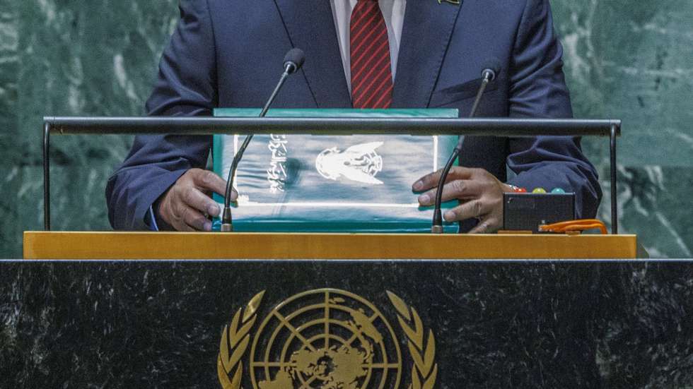 epa10875557 Sudan's President of the Transitional Sovereign Council Abdel-Fattah Al-Burhan Abdelrahman Al-Burhan speaks during the 78th session of the United Nations General Assembly at United Nations Headquarters in New York, New York, USA, 21 September 2023.  EPA/SARAH YENESEL