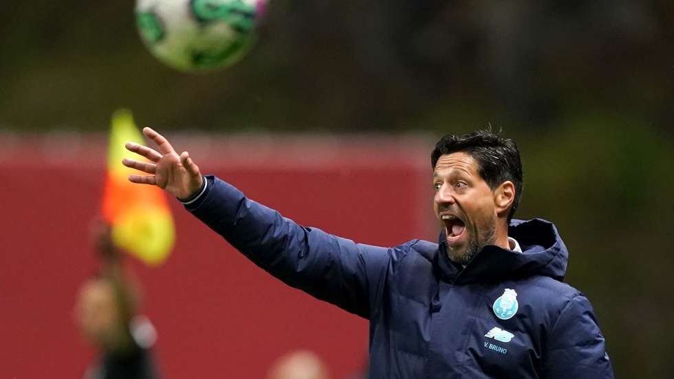 FC Porto´s Vitor Bruno reacts during the Portuguese First League soccer match with Sporting de Braga held in Municipal of Braga Stadium, Braga, Portugal, 18 May 2024. HUGO DELGADO/LUSA