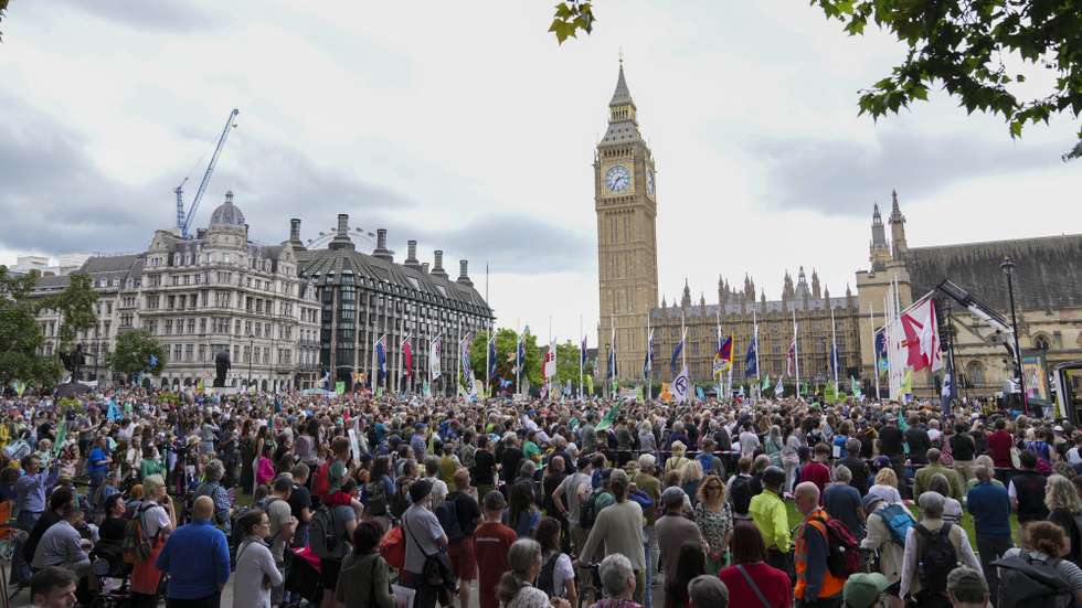 epa11430604 Environmental activists take part in the 'Restore Nature Now' march in London, Britain, 22 June 2024. More than 350 environmental groups including the National Trust, Royal Society for the Protection of Birds (RSPB) and Extinction Rebellio (XR) are marching through London on 22 June to demand the British government to address the climate and ecological crisis.  EPA/MAJA SMIEJKOWSKA