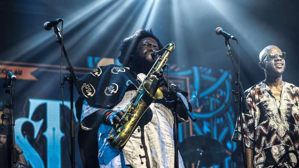 epa05231622 US musician Kamasi Washington performs on stage at the 27th annual Byron Bay Bluesfest, in Byron Bay, Australia, 26 March 2016. Australia&#039;s premier blues and roots music festival runs from 24 to 28 March.  EPA/KABIR DHANJI