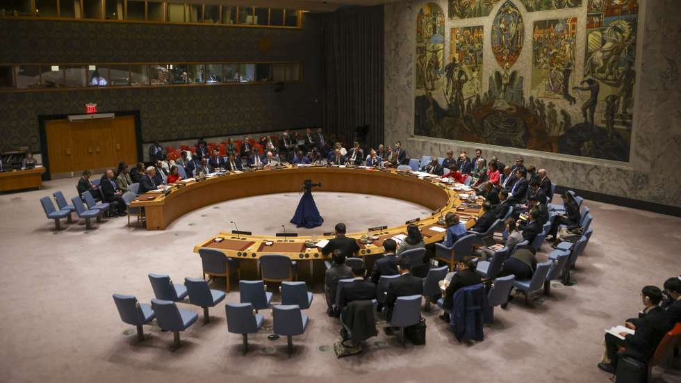 epa11728107 Diplomats and staff attend a United Nations Security Council meeting in New York, New York, USA, 18 November 2024. The council discussed the war in Ukraine after the 1000 day anniversary.  EPA/SARAH YENESEL