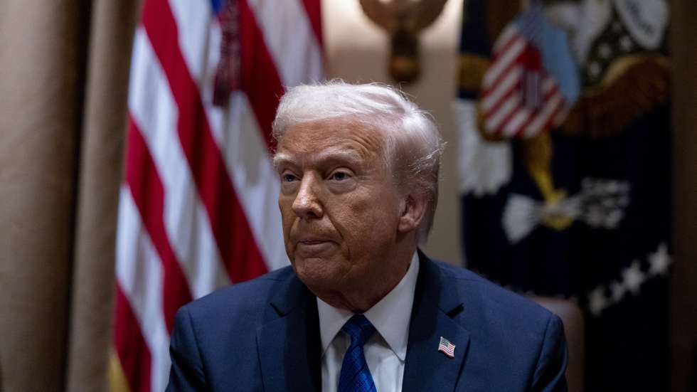 epaselect epa11988164 US President Donald Trump responds to questions from the news media during a meeting with ambassador nominees in the Cabinet Room of the White House in Washington, DC, USA, 25 March 2025.  EPA/SHAWN THEW / POOL