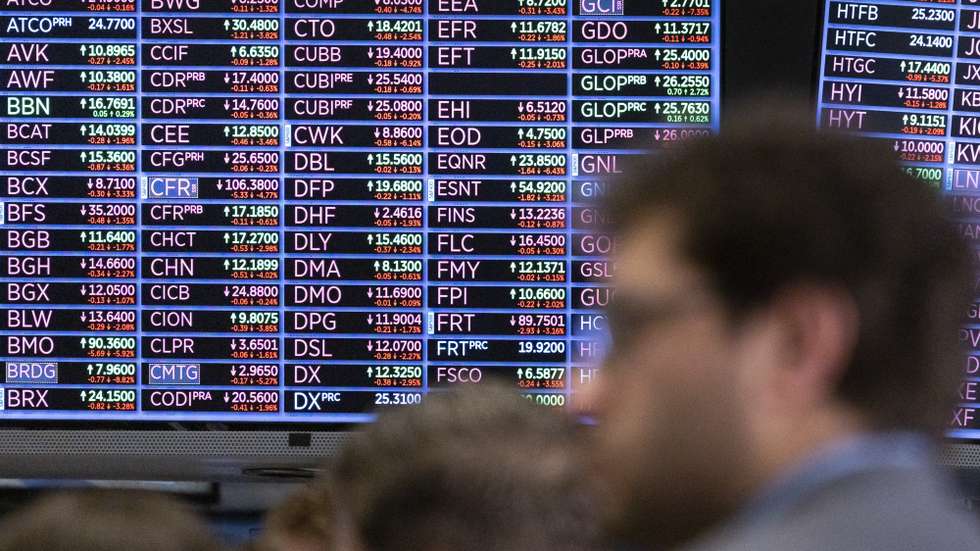 epa12009646 A screen shows stock prices on the floor of the New York Stock Exchange in New York, New York, USA, 04 April 2025. World financial markets are continuing to react to reciprocal tariffs that US President Donald Trump announced on 02 April.  EPA/JUSTIN LANE