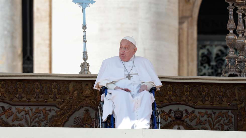 epa12013302 Pope Francis attends the Mass for the Jubilee of the Sick and Health Care Workers in Saint Peter's Square at Vatican City, 06 April 2025.  EPA/GIUSEPPE LAMI
