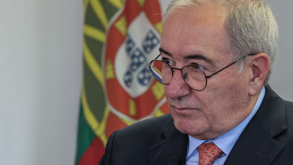 O secretário de Estado das Comunidades, José Cesário, em entrevista à agência Lusa no Ministério dos Negócios Estrangeiros, em Lisboa, 09 de abril de 2025. O secretário de Estado das Comunidades Portuguesas defende que o reformado português no estrangeiro tenha “condições especiais” em matéria fiscal para regressar a Portugal, o que poderá ser concretizado através de uma adaptação do programa Regressar a este público. MANUEL DE ALMEIDA/LUSA