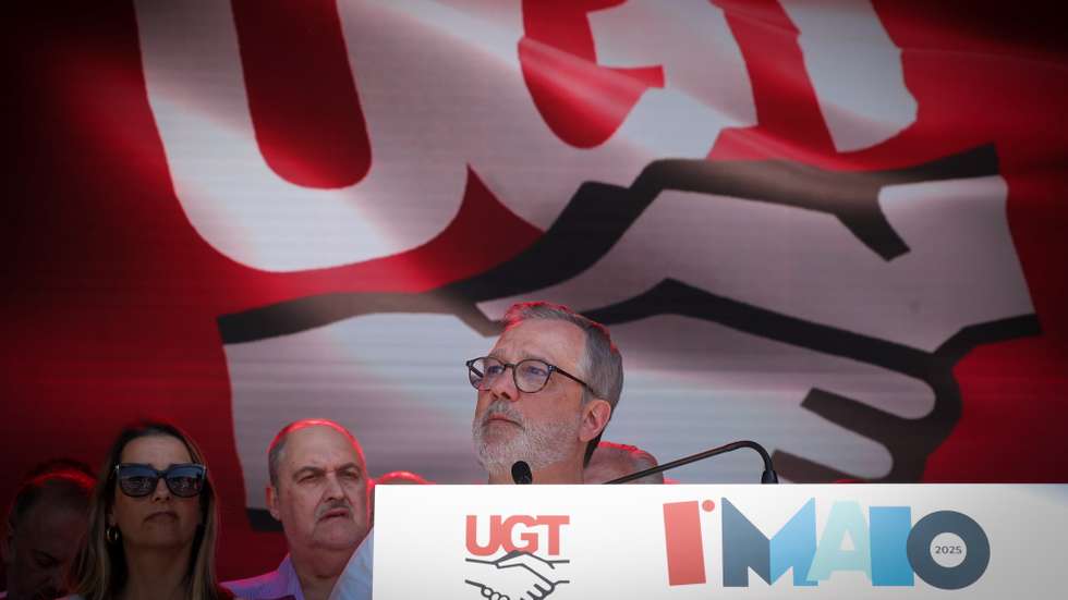 O secretário-geral da União Geral de Trabalhadores (UGT), Mário Mourão, usa da palavra durante a celebração do 1.º de Maio, Dia do Trabalhador, no Centro Desportivo Nacional do Jamor, em oeiras, 01 maio 2025.   MANUEL DE ALMEIDA/LUSA