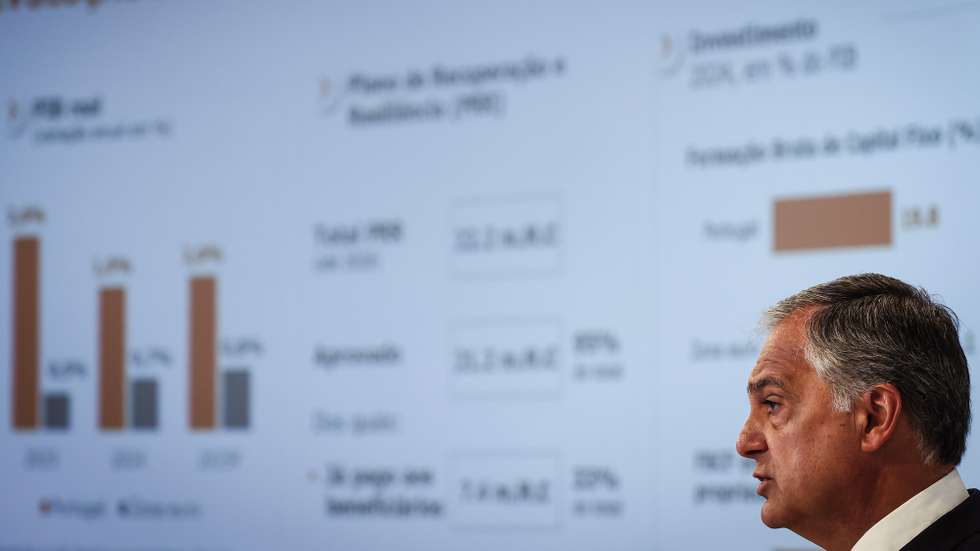 O presidente Executivo do Banco BPI e membro da Comissão Executiva do Conselho de Administração, João Pedro Oliveira e Costa, intervém na apresentação dos resultados do 1º trimestre de 2025 do BPI, em Lisboa, 05 de Maio de 2025. RODRIGO ANTUNES/LUSA