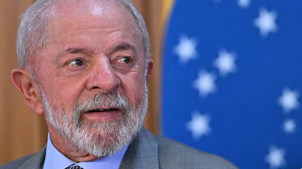 epa12238175 Brazilian President Luiz Inacio Lula da Silva participates in the signing ceremony of the provisional measure exempting taxi drivers nationwide from paying the taximeter verification fee, at the Planalto Palace in Brasilia, Brazil, 14 July 2025.  EPA/Andre Borges
