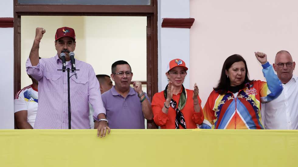epa12269466 Venezuelan President Nicolas Maduro (L), accompanied by Venezuelan First Lady Cilia Flores (C) and Caracas Mayor Carmen Melendez, speaks during the celebration of the first anniversary of his second reelection, in Caracas, Venezuela, 28 July 2025.  EPA/Ronald Peña R