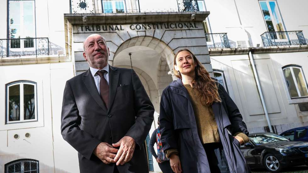 O candidato à Presidência da República, António Filipe, durante a entrega de assinaturas no Tribunal Constitucional para validação da sua candidatura, Lisboa, 04 de dezembro de 2025. RODRIGO ANTUNES/LUSA