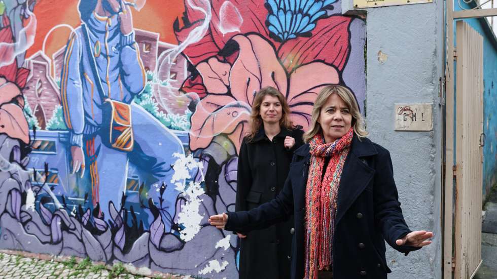 A candidata às eleições presidenciais, Catarina Martins (D), durante a visita ao Centro de acolhimento de pessoas em situação de sem abrigo do Beato, gerido pela Associação Vitae, em Lisboa, 30 de dezembro de 2025. ANTÓNIO COTRIM/LUSA