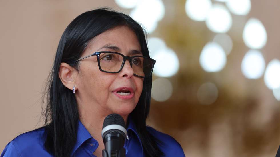 epa12649283 Venezuela's interim president Delcy Rodriguez speaks at a press conference at Miraflores Palace in Caracas, Venezuela, 14 January 2026. Rodriguez reported that 406 political prisoners have been released to date.  EPA/MIGUEL GUTIERREZ