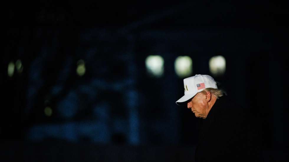 epa12699140 US President Donald Trump walks toward the White House after landing on the South Lawn in Marine One in Washington, DC, USA, 01 February 2026. The president returned from Mar-a-Lago in Florida.  EPA/SAMUEL CORUM / POOL