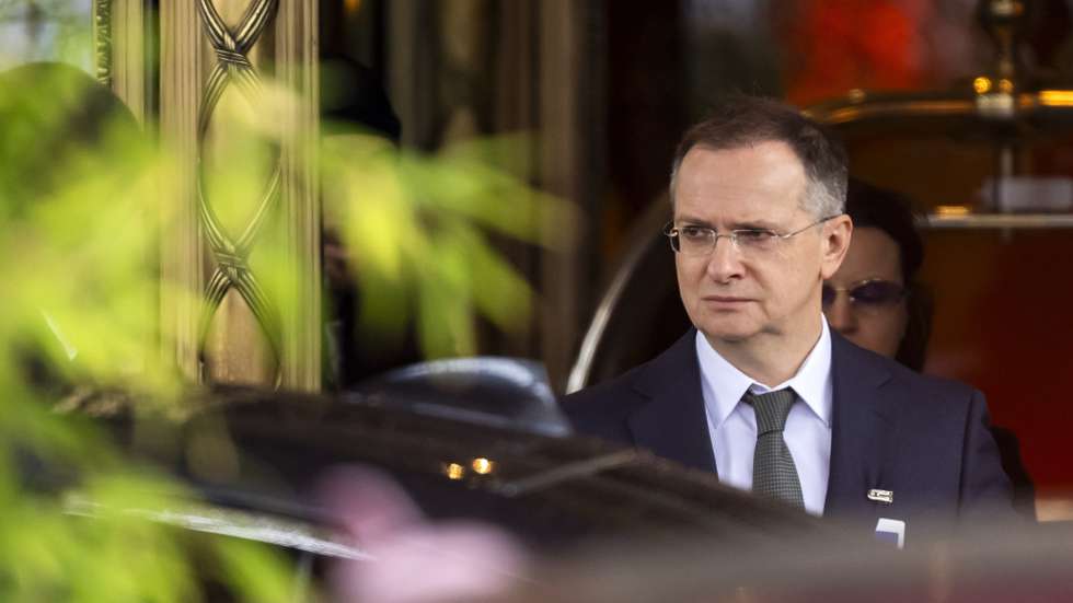 epa12752962 Vladimir Medinsky, Russia's chief negotiator, leaves of the Intercontinental Hotel in Geneva, Switzerland, 18 February 2026. The United States, Ukraine, and Russia are meeting in Geneva to discuss a peace plan aimed at ending the war.  EPA/MARTIAL TREZZINI