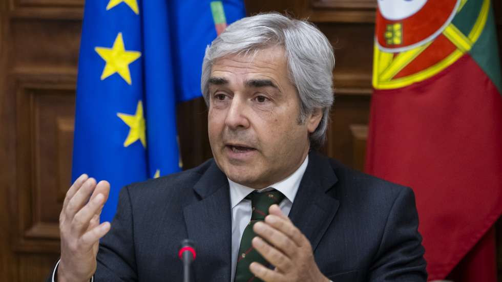 O ministro da Defesa Nacional, Nuno Melo, usa da palavra durante a sua audição na Comissão de Defesa Nacional, na Assembleia da República, em Lisboa, 14 de abril de 2026 .JOSÉ SENA GOULÃO/LUSA