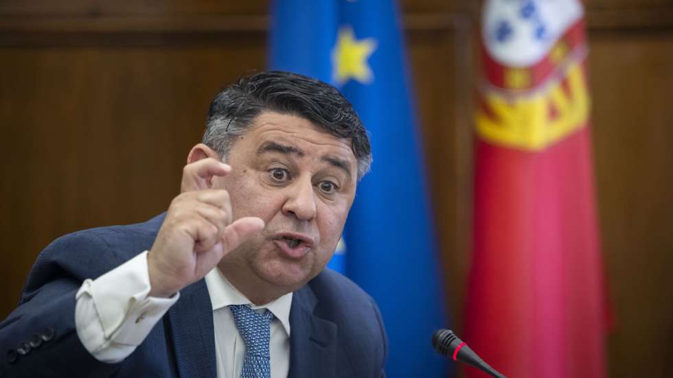 O presidente da Comissão Nacional de Acompanhamento do Plano de Recuperação e Resiliência, Pedro Dominguinhos, durante a sua audição na Comissão de Economia e Coesão Territorial, "acerca do estado de execução do Plano de Recuperação e Resiliência, dos constrangimentos identificados e das medidas corretivas em curso", na Assembleia da República, em Lisboa, 13 de maio de 2026. JOSÉ SENA GOULÃO/LUSA