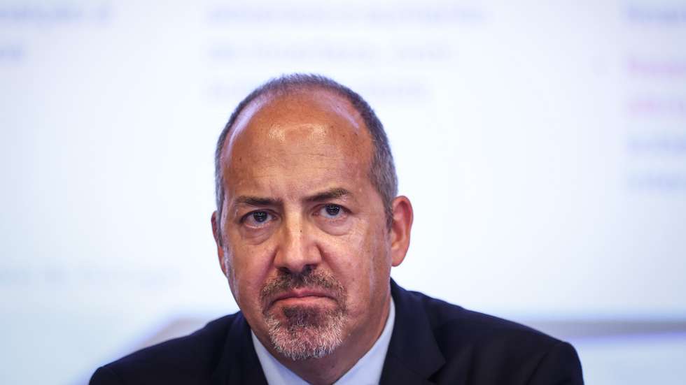 O governador do Banco de Portugal, Álvaro Santos Pereira, durante uma conferência de imprensa de apresentação do Relatório de Estabilidade Financeira de maio de 2026, em Lisboa, 27 de maio de 2026. RODRIGO ANTUNES/LUSA
