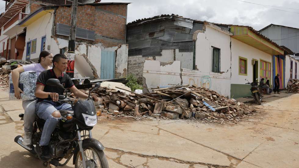 epa13172712 An area affected by the magnitude 7.4 earthquake in El Cairo, Colombia, 15 August 2026. The earthquake struck western Colombia on 10 August, killing at least 294 people, injuring more than 4,000 and causing widespread damage.  EPA/CARLOS ORTEGA