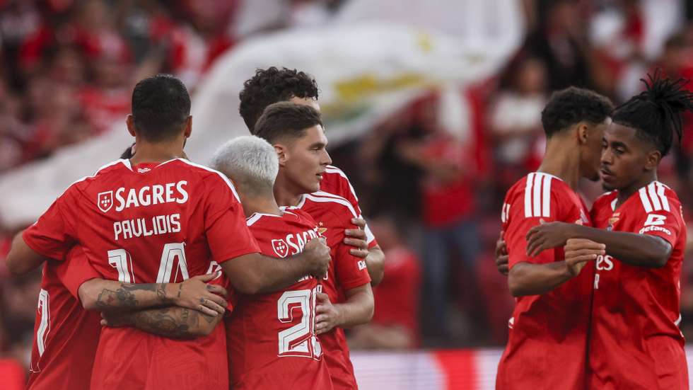 Benfica players celebrate a goal against Aarhus during the UEFA Europa League play off 1st leg soccer match held at the Benfica stadium in Lisbon, Portugal, 20 August 2026. MANUEL DE ALMEIDA/LUSA