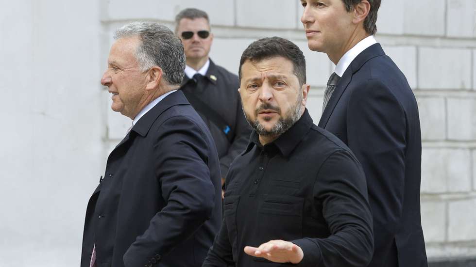 epa13216823 Ukrainian President Volodymyr Zelensky (C) speaks to the media as he walks with US Special Envoys for Peace, Steve Witkoff (L) and Jared Kushner (R) before their meeting, near the St. Sophia Cathedral in Kyiv, Ukraine, 06 September 2026. The US envoys arrived in Kyiv for talks with the Ukrainian president and his team, one day after their visit to Moscow.  EPA/SERGEY DOLZHENKO
