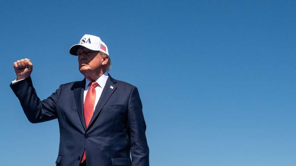 epa13222698 US President Donald J Trump exits the stage following his remarks at a Steel Across America Event on the Ellipse in Washington, DC, USA, 08 September 2026.  EPA/ANNABELLE GORDON / POOL