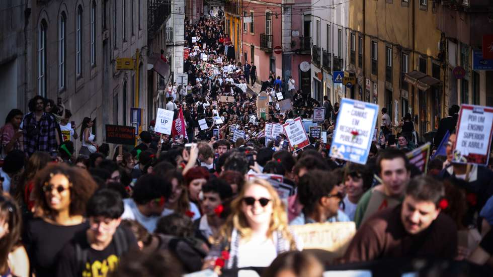 Manifestação Nacional de Estudantes do Ensino Superior organizada por mais de 40 estruturas do Movimento Associativo Estudantil, entre as quais Associações de Estudantes, Associações Académicas, núcleos, grupos académicos, tunas e comissões de residentes, associaram-se ao apelo de luta “24 de Março - Dia Nacional do Estudante, pela gratuitidade, alojamento, democracia, em Lisboa, 24 de março de 2026. RODRIGO ANTUNES/LUSA