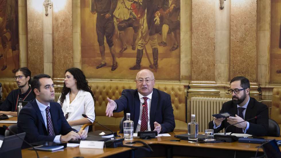 O ministro da Agricultura, José Manuel Fernandes (2-D), durante a sua audição na Comissão Eventual para a Resiliência Nacional, Prevenção de Catástrofes Naturais e Acompanhamento do Portugal Transformação, Recuperação e Resiliência (PTRR), na Assembleia da República, em Lisboa, 13 de outubro de 2026. JOSÉ SENA GOULÃO/LUSA