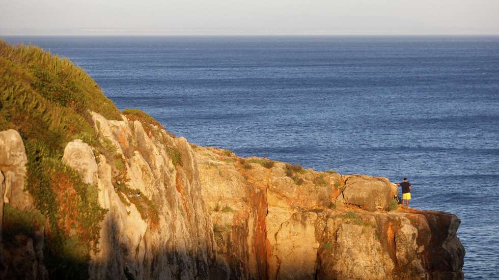 "Se o mar mete respeito, porque insistimos em desafiá-lo?" é o mote da primeira campanha
