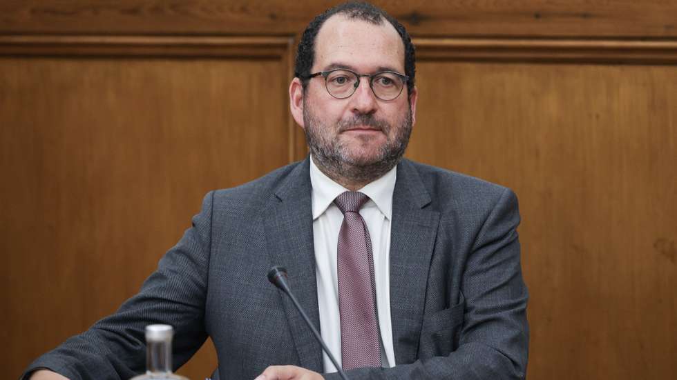 O ministro da Educação, João Costa, durante a sua audição na Comissão de Educação e Ciência, no âmbito da política geral do Ministério na Assembleia da República em Lisboa, 09 de maio de 2023. ANTÓNIO COTRIM /LUSA