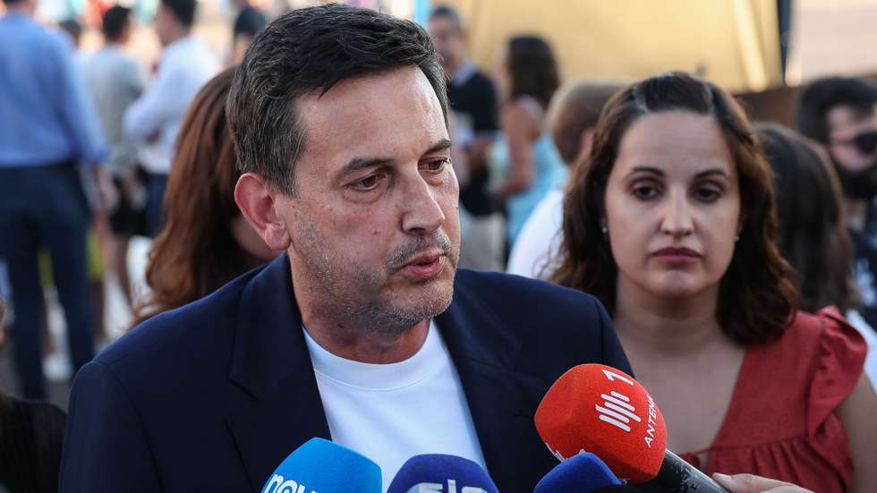 O presidente da Iniciativa Liberal, (IL), Rui Rocha no inicio da  festa "Agosto em Liberdade " que assinala a quarta edição da "rentrée" Liberal,realizada em Quarteira,24 de agosto de 2024. LUÍS FORRA/LUSA