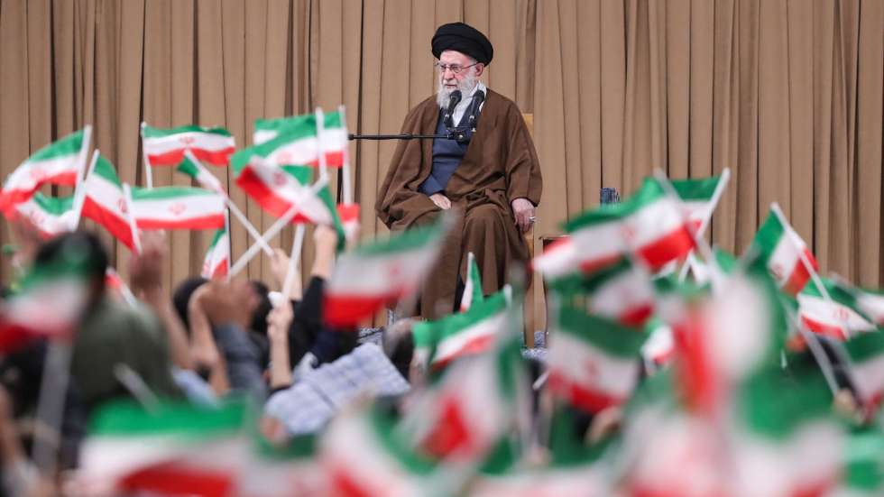 epa12500387 A handout picture made available by Iran's Supreme Leader Office shows Iranian supreme leader Ayatollah Ali Khamenei speaking to the crowd during a meeting with Iranian students on the eve of the 46th anniversary of the US embassy takeover, in Tehran, Iran, 03 November 2025.  EPA/IRAN'S SUPREME LEADER OFFICE HANDOUT HANDOUT EDITORIAL USE ONLY/NO SALES