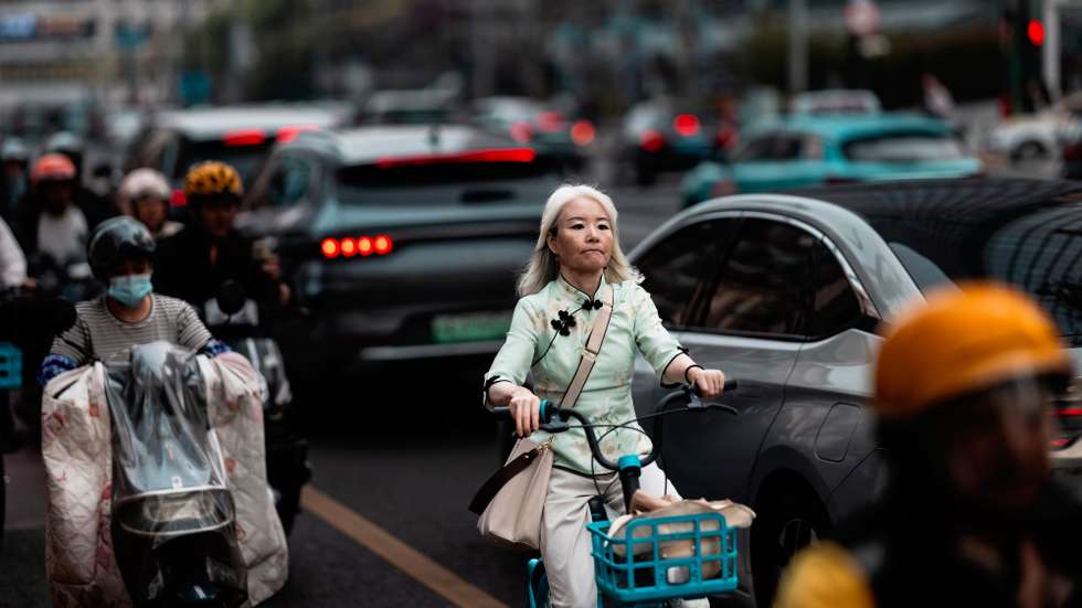 epa12879996 People ride on bicycles and scooters on a street, in Shanghai China, 10 April 2026. The National Bureau of Statistics of China reports that annual inflation eased to 1.0 percent in March 2026, down from February's three-year high of 1.3 percent and below the expected 1.2 percent. Food prices rose only 0.3 percent, a significant decrease from 1.7 percent in February, while non-food inflation remained stable at 1.2 percent. Clothing costs increased by 1.6 percent (down from 1.9 percent), healthcare stayed at 1.9 percent, and education rose by 1.1 percent (down from 2.0 percent).  EPA/ALEX PLAVEVSKI