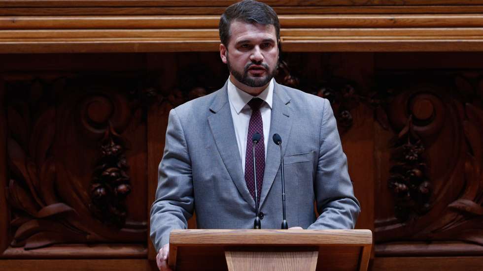 O deputado do Partido Socialista (PS), João Paulo Correia, intervém durante o debate na Assembleia da República, em Lisboa, 14 de outubro de 2020. ANTÓNIO COTRIM/LUSA