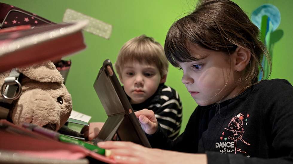 epa08947214 Four-year-old Jonas watches his seven-year-old sister Hannah studying with a tablet from home in Wegberg, Germany, 18 January 2021. To slow the spread of the coronavirus, schools in Germany remain closed. All students must study from home during the nationwide lockdown.  EPA/SASCHA STEINBACH