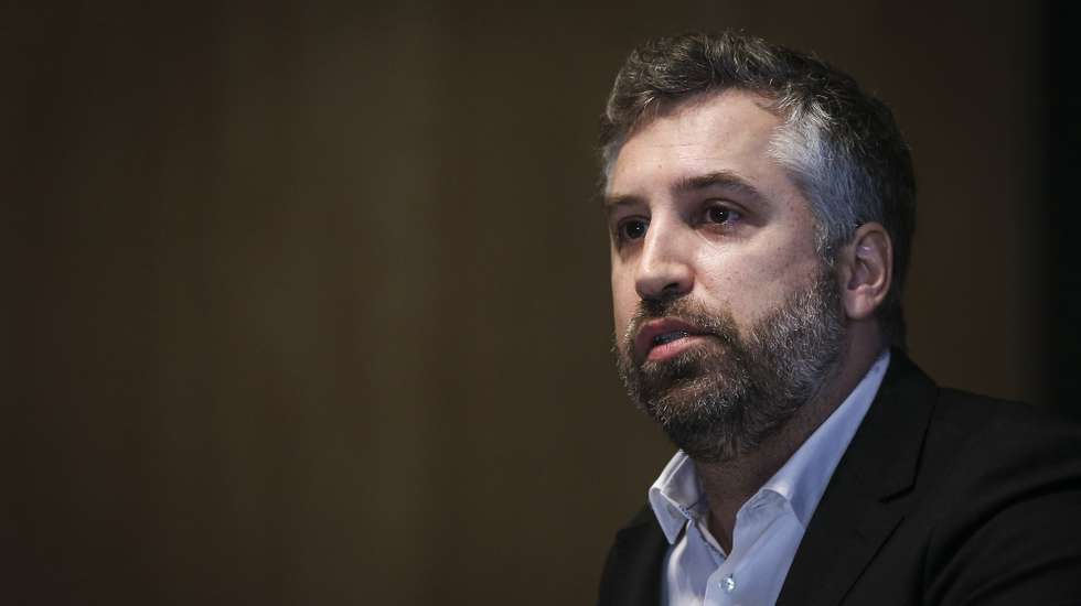 O ministro das Infraestruturas da Habitação, Pedro Nuno Santos, discursa no encerramento da apresentação do plano ferroviário nacional, no Laboratório Nacional de Engenharia Civil, em Lisboa, 19 de abril de 2021. RODRIGO ANTUNES/LUSA