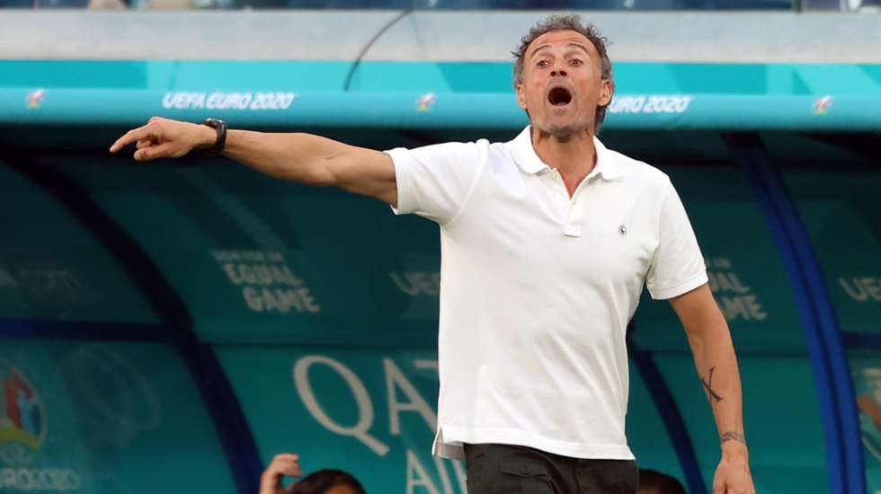 epa09318515 Spain's head coach Luis Enrique reacts during the UEFA EURO 2020 quarter final match between Switzerland and Spain in St.Petersburg, Russia, 02 July 2021.  EPA/Alexander Hassenstein / POOL (RESTRICTIONS: For editorial news reporting purposes only. Images must appear as still images and must not emulate match action video footage. Photographs published in online publications shall have an interval of at least 20 seconds between the posting.)