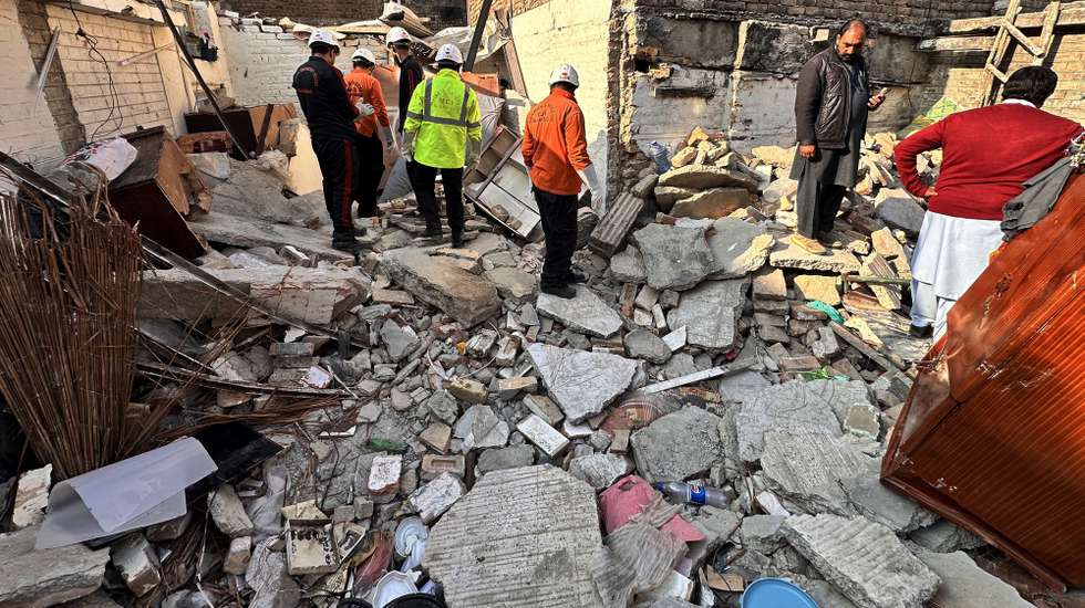 epaselect epa12641993 Residents and rescue workers search rubble after a gas cylinder blast in Islamabad, Pakistan, 11 January 2026. At least eight people, including a newlywed couple, were killed and 11 injured when a gas cylinder exploded during a wedding ceremony in Islamabad. The blast damaged nearby houses, while all the trapped victims were rescued and an investigation was launched.  EPA/SOHAIL SHAHZAD