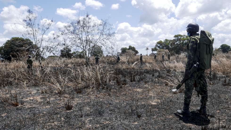 Militares de Moçambique e Ruanda