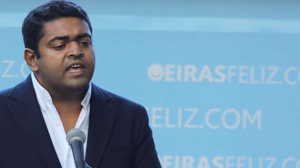 O candidato do Partido Social Democrata (PSD) à Câmara Municipal de Oeiras, Ângelo Pereira, discursa durante a cerimónia da sua apresentação, onde esteve presente o presidente do Partido, Pedro Passos Coelho (ausente na foto), em Algés, 4 de julho de 2017. ANTÓNIO COTRIM/LUSA