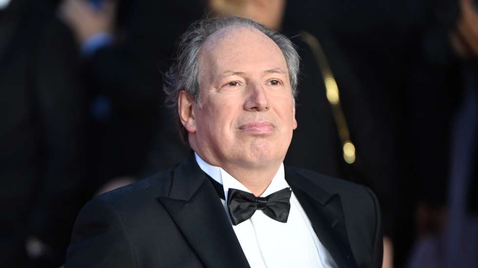 epa09494257 German film score composer Hans Zimmer poses for photographers at the world premiere of the new James Bond film &#039;No Time To Die&#039; at the Royal Albert Hall in London, Britain, 28 September 2021. The 25th movie in the James Bond series opens in British theaters on 30 September 2021.  EPA/NEIL HALL