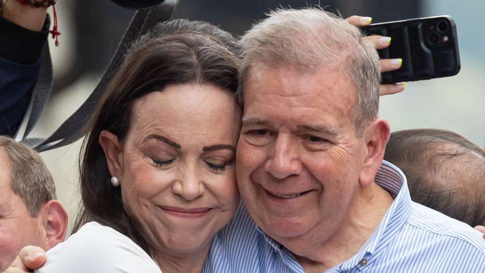 epa11592821 (FILE) - Venezuelan opposition leader Maria Corina Machado (L) hugs Venezuelan presidential candidate Edmundo Gonzalez Urrutia (R) at a rally in Caracas, Venezuela, 30 July 2024 (reissued 08 September 2024). Edmundo Gonzalez has left the country and is seeking asylum in Spain, Venezuela's Vice President Delcy Rodriguez said on social media on 07 September 2024. Venezuela is in a political crisis since President Maduro was declared the winner of the elections on 28 July, which are the subject of allegations of fraud.  EPA/RONALD PENA R