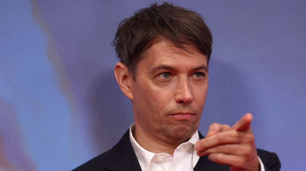 epa11655428 US director Sean Baker poses on the red carpet for the 'Anora' gala screening at the BFI London Film Festival, in London, Britain, 11 October 2024. The 68th edition of the annual film festival runs from 09 to 20 October 2024.  EPA/NEIL HALL