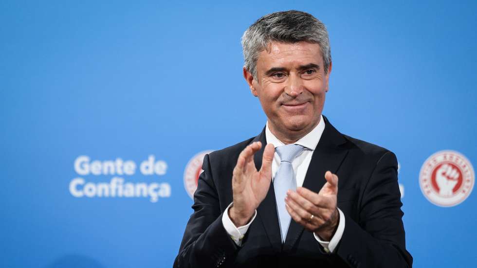 The secretary-general Socialist Party (PS), Jose Luís Carneiro, applaud the supporters on election night for the local elections at party headquarters in Lisbon, Portugal, 12 October 2025. More than 9.3 million electors can vote in the local elections in Portugal on 12 October 2025. TIAGO PETINGA/LUSA