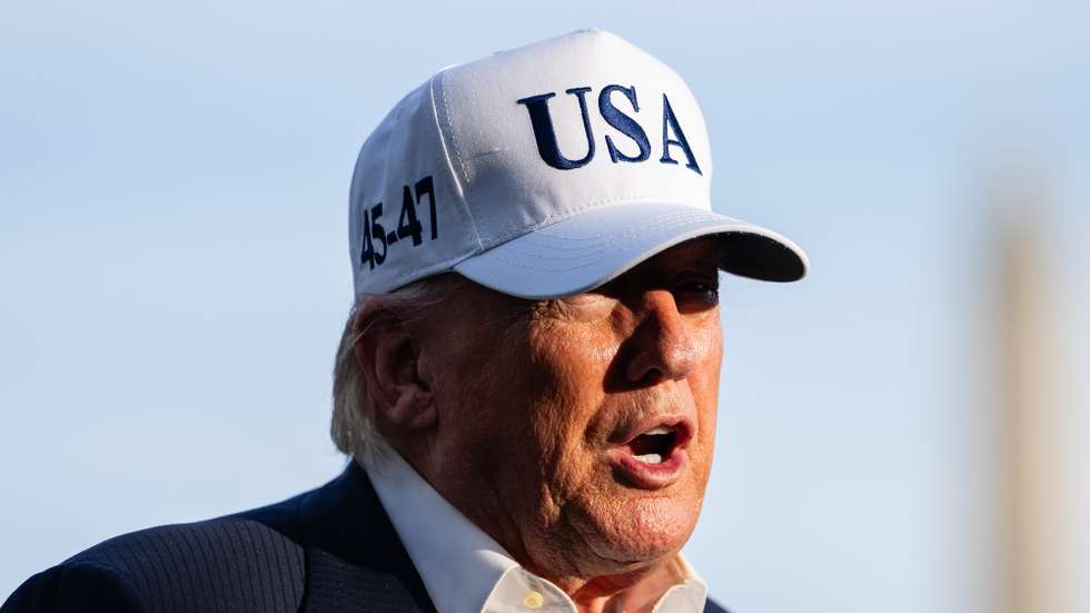 epa12961866 U.S. President Donald Trump speaks to members of the media on the South Lawn of the White House after arriving on Marine One in Washington, DC, USA, 15 May 2026.  EPA/Eric Lee / POOL