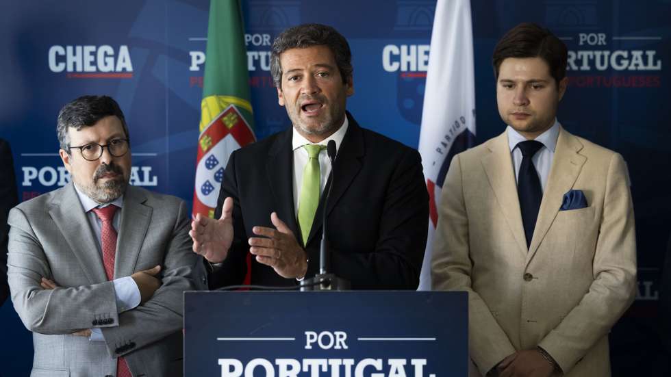 O presidente do Chega, André Ventura, usa da palavra durante uma conferência de imprensa após uma reunião com os deputados e assessores do partido responsáveis pela área da educação, na sede do partido, em Lisboa, 20 de julho de 2026. JOSÉ SENA GOULÃO/LUSA